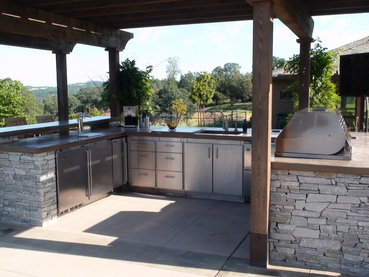 outdoor kitchenette